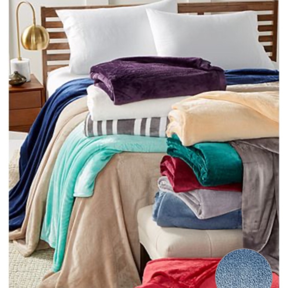 Berkshire
Classic Velvety Plush Twin Blanket. - Picture 5 of 6